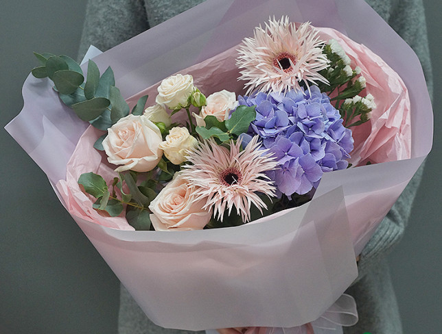 Bouquet with Gerbera and Hydrangea "Light Breeze" photo